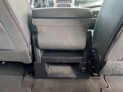 Used 2018 Chevrolet Suburban LS RWD image 8