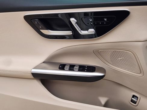 Used 2025 Mercedes-Benz C 300 Sedan image 14