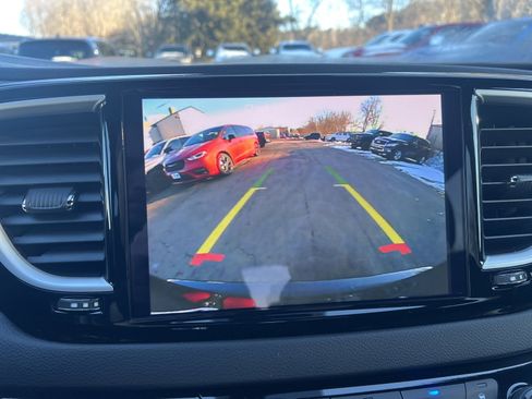 Used 2026 Chrysler Pacifica Select image 13