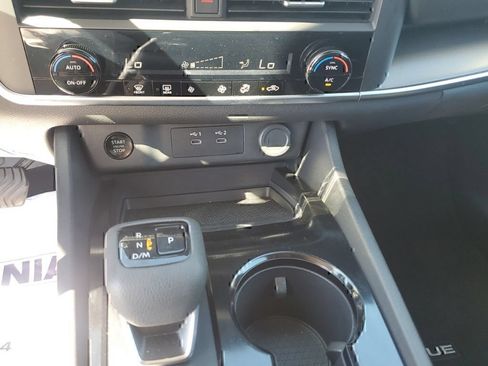 Used 2025 Nissan Rogue SV FWD image 24