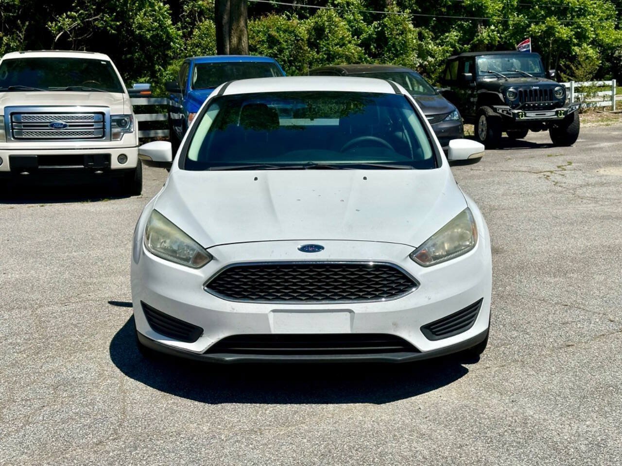 Used 2015 Ford Focus SE FWD image 2
