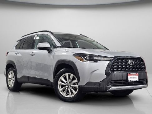 Certified 2024 Toyota Corolla Cross LE image 2