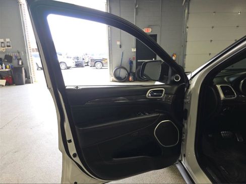 Used 2018 Jeep Grand Cherokee Trackhawk AWD/4WD image 5