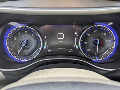 Used 2023 Chrysler Pacifica Touring-L FWD image 28