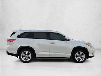 Used 2016 Toyota Highlander Limited FWD video 4