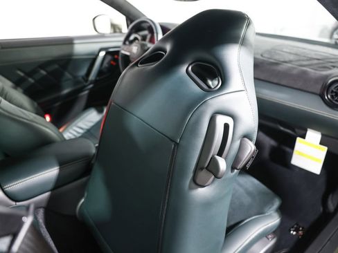 Used 2021 Nissan GT-R Premium image 26