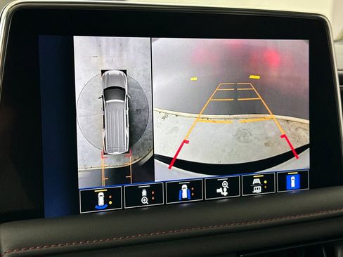 Used 2022 Chevrolet Suburban RST w/ Luxury Package image 25