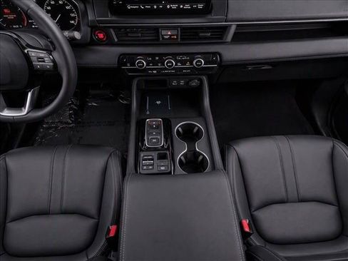 Used 2024 Honda Pilot Touring image 22