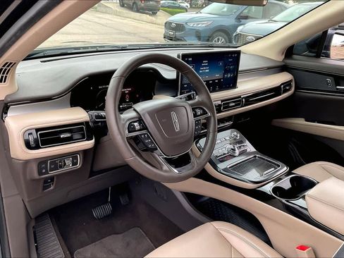 Used 2022 Lincoln Nautilus FWD w/ Premium Package image 17