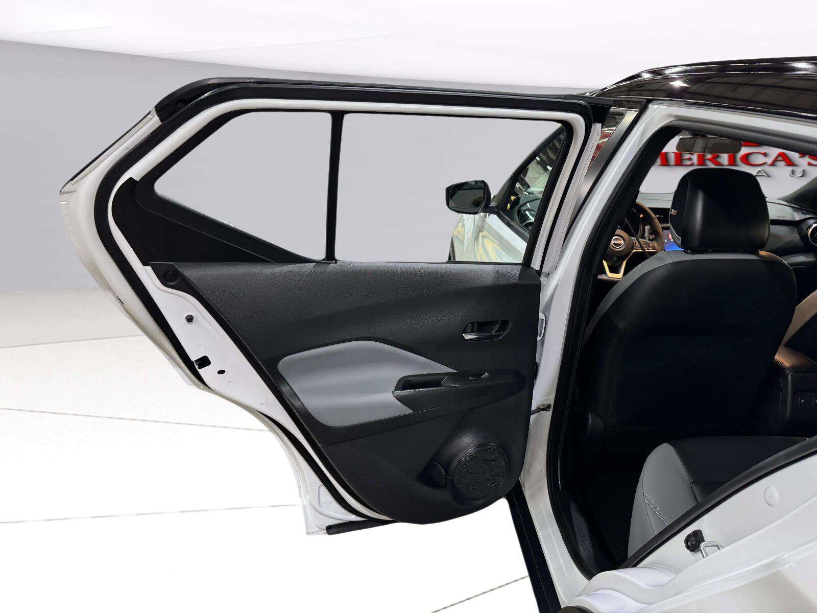 Used 2023 Nissan Kicks SR w/ SR Premium Package FWD image 38