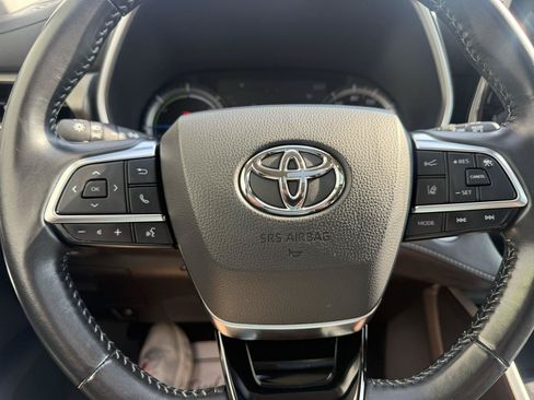 Used 2021 Toyota Highlander XLE AWD/4WD image 23