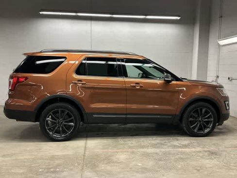 Used 2017 Ford Explorer XLT w/ Equipment Group 202A AWD/4WD image 3