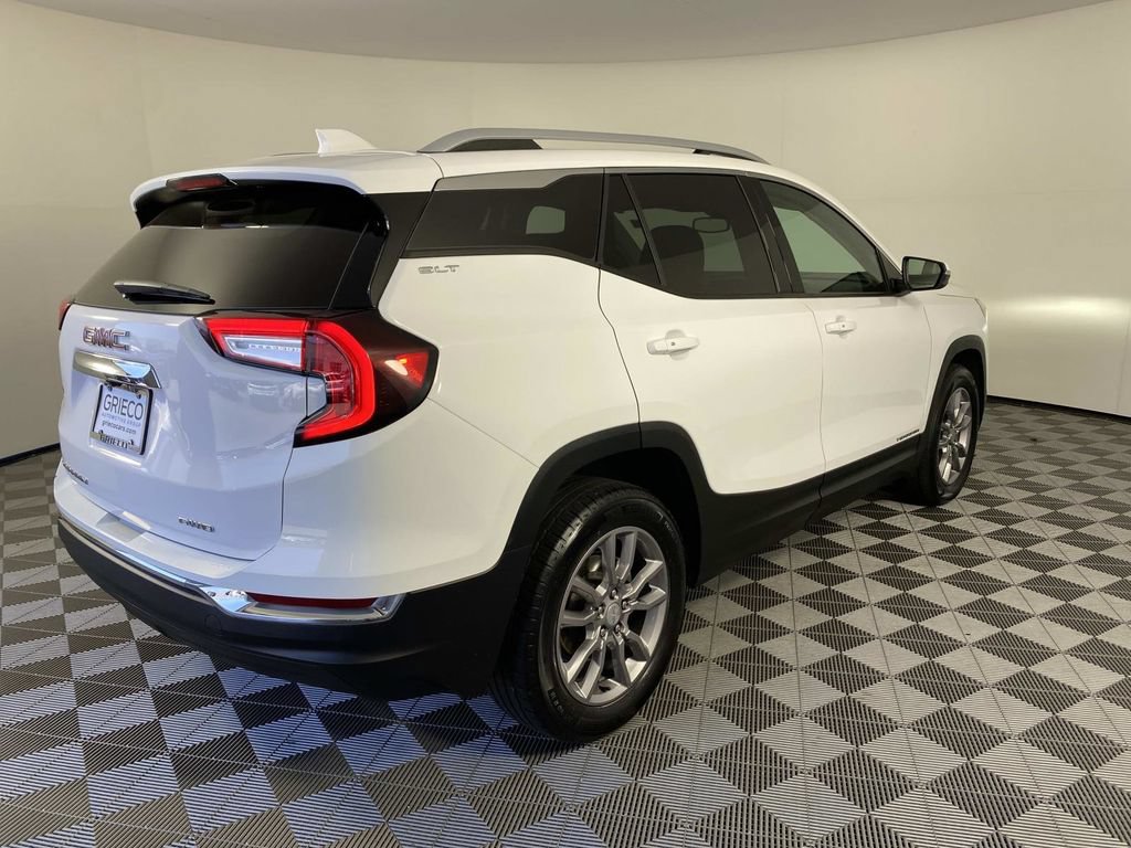 Used 2024 GMC Terrain SLT AWD/4WD image 9