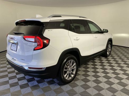 Used 2024 GMC Terrain SLT AWD/4WD image 9