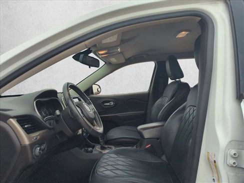 Used 2014 Jeep Cherokee Trailhawk w/ Leather Interior Group image 12