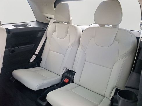 Used 2020 Volvo XC90 T6 Momentum image 11