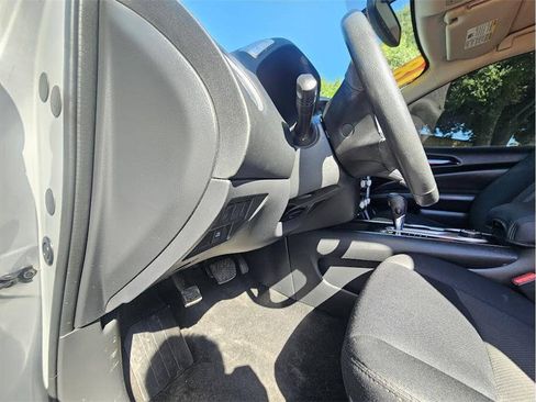 Used 2018 Nissan Pathfinder SV AWD/4WD image 22