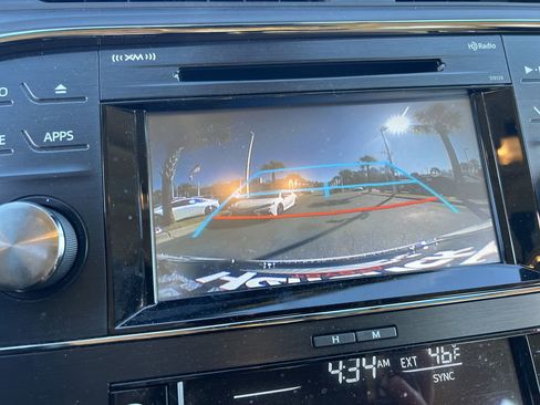 Used 2018 Toyota Avalon XLE Premium image 25