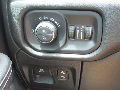 Used 2023 RAM 1500 Laramie AWD/4WD image 24