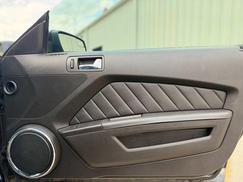 Used 2013 Ford Mustang Premium RWD image 16