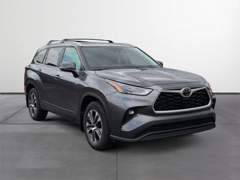 Used 2023 Toyota Highlander XLE FWD image 7