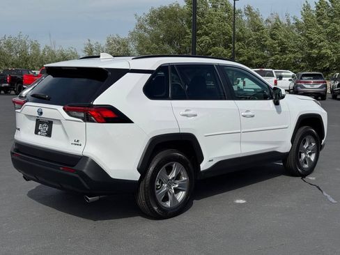 Used 2024 Toyota RAV4 LE AWD/4WD image 8