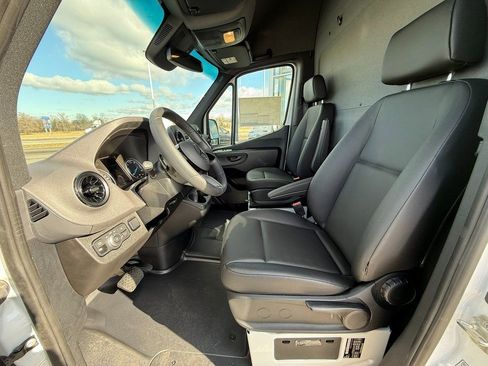 New 2024 Mercedes-Benz eSprinter 170 Cargo image 12