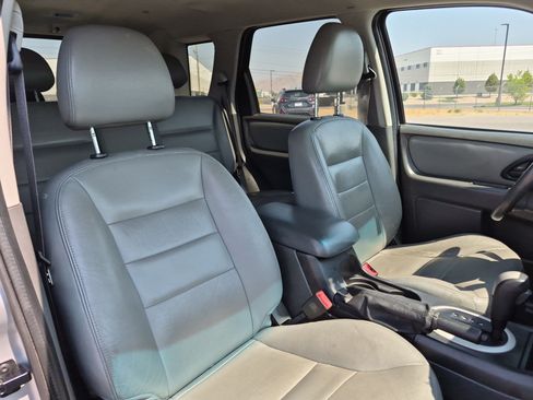 Used 2005 Ford Escape 4WD Hybrid image 29