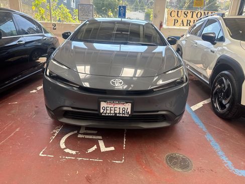 Used 2023 Toyota Prius LE FWD image 2