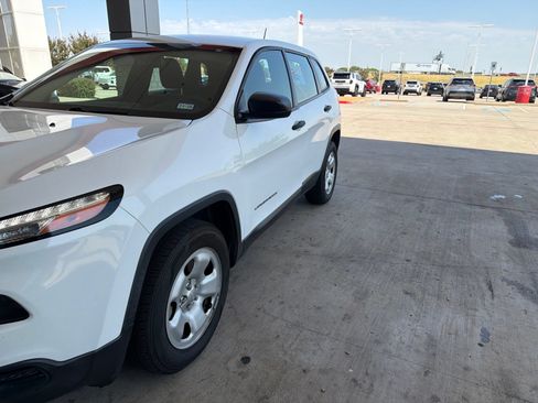 Used 2017 Jeep Cherokee Sport AWD/4WD image 1