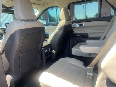 Used 2020 Ford Explorer Platinum w/ Premium Technology Package AWD/4WD image 24
