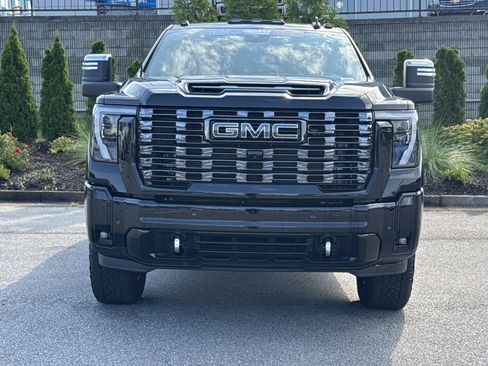 Used 2025 GMC Sierra 2500 Denali Ultimate AWD/4WD image 3