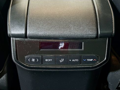 Used 2022 Toyota Highlander XSE FWD image 23
