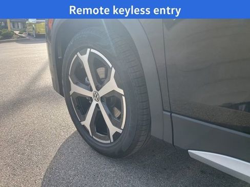 New 2026 Volkswagen Tiguan SE image 5