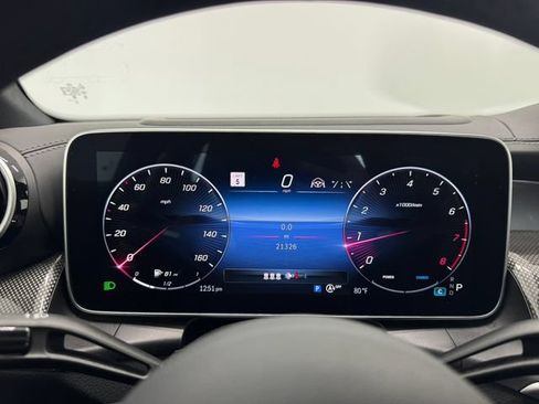 Used 2024 Mercedes-Benz GLC 300 4MATIC image 2