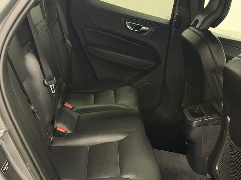 Used 2019 Volvo XC60 T6 Momentum w/ Multimedia Package AWD/4WD image 21