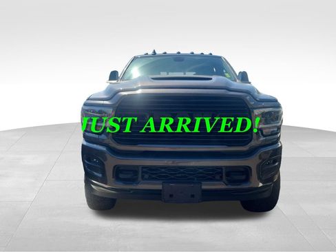 Used 2023 RAM 2500 Laramie AWD/4WD image 2