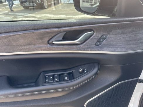 Used 2022 Jeep Grand Cherokee L Limited image 14