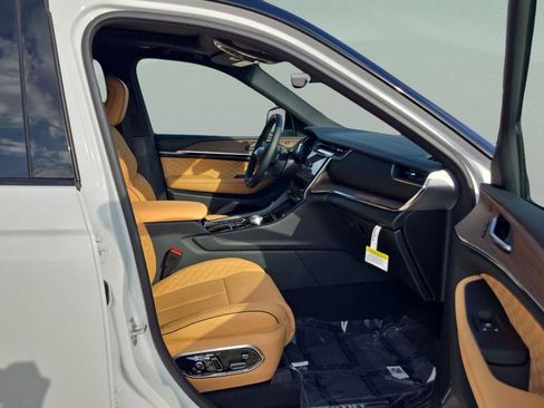 New 2025 Jeep Grand Cherokee L Summit w/ Obsidian Package AWD/4WD image 29