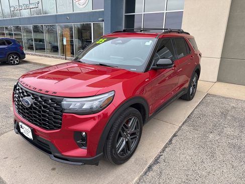 Used 2025 Ford Explorer ST-Line w/ Premium Package image 4