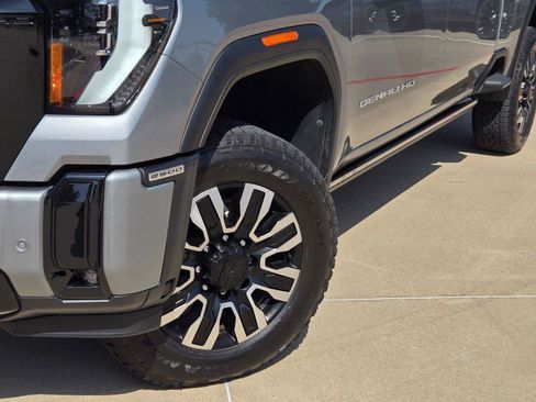 Used 2025 GMC Sierra 2500 Denali Ultimate AWD/4WD image 7
