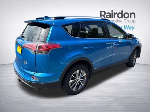 Used 2017 Toyota RAV4 XLE AWD/4WD image 7
