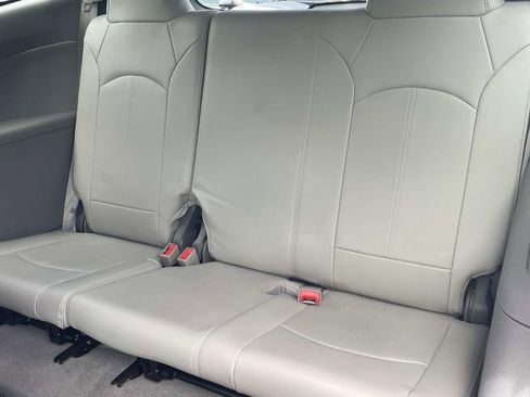 Used 2017 Chevrolet Traverse LT FWD image 13