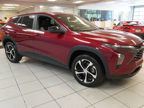 Used 2024 Chevrolet Trax RS FWD image 13