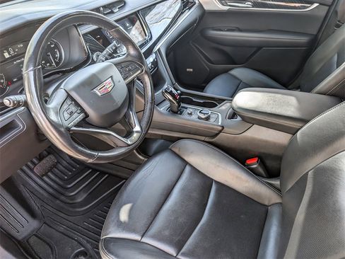 Used 2023 Cadillac XT6 Premium Luxury image 9