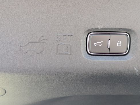 Used 2025 Ford Expedition Active AWD/4WD image 34