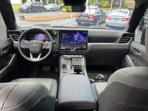 Used 2024 Lexus GX 550 w/ Cold Area Package AWD/4WD image 32