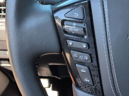 Used 2022 Nissan Armada Platinum w/ Captain's Chairs Package RWD image 18