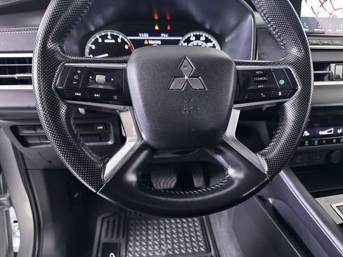 Used 2024 Mitsubishi Outlander SE image 11