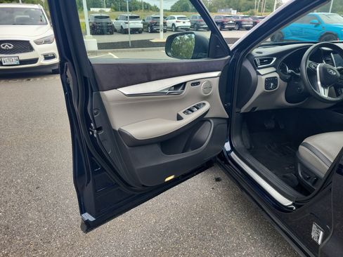 Used 2023 INFINITI QX50 Sensory AWD/4WD image 17